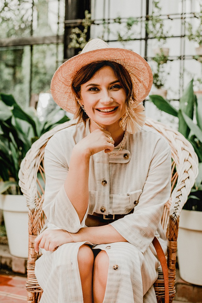 Ведущая &quot;плюсов&quot; покорила красотой в тропической фотосессии